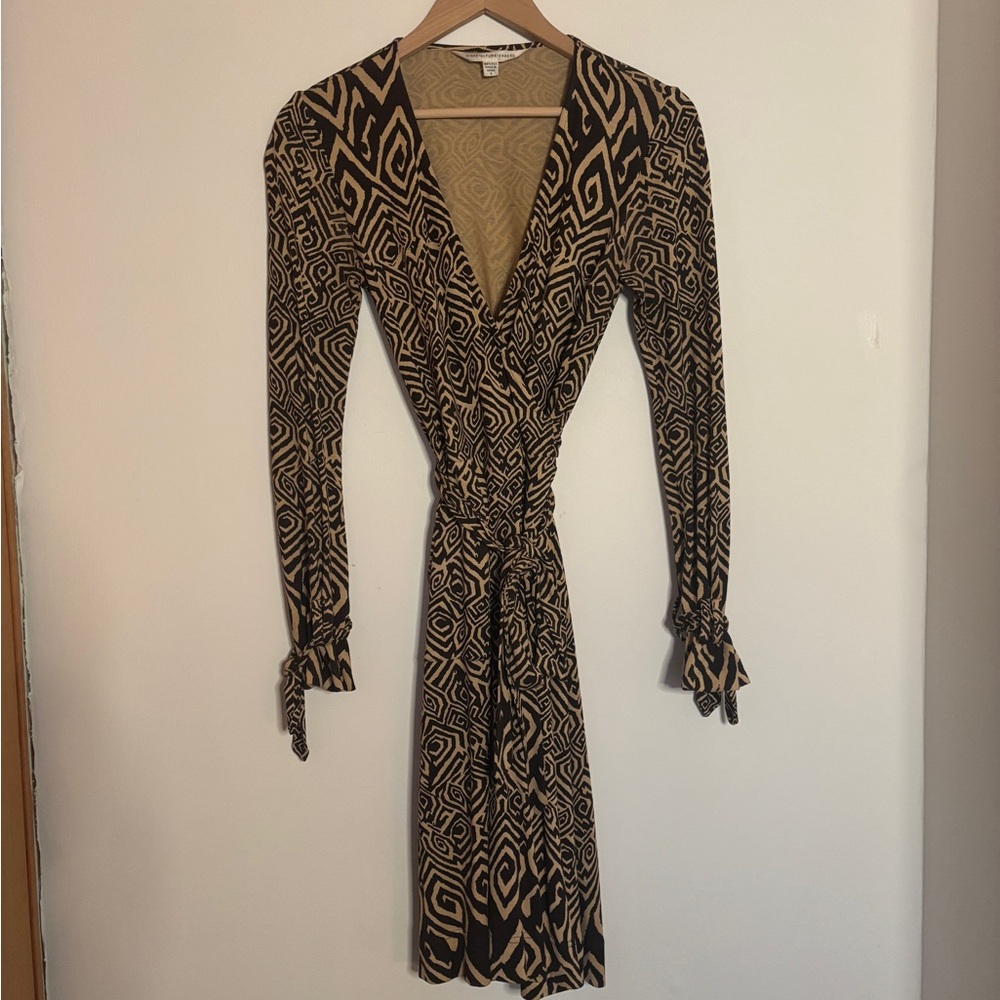 Diane Von Furstenberg Silk Geometric Patterned Black and Tan Dress